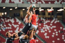 库里在阿森纳比赛中高光表现，惊险取胜引发热议！